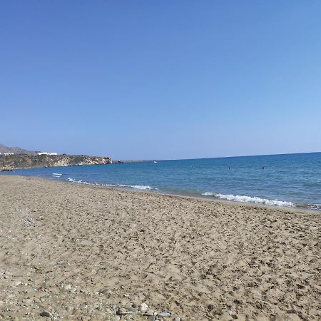 Neva Apartments By The Beach Makrýgialos Esterno foto