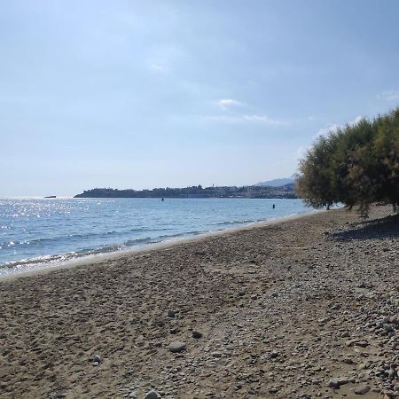Neva Apartments By The Beach Makrýgialos Esterno foto