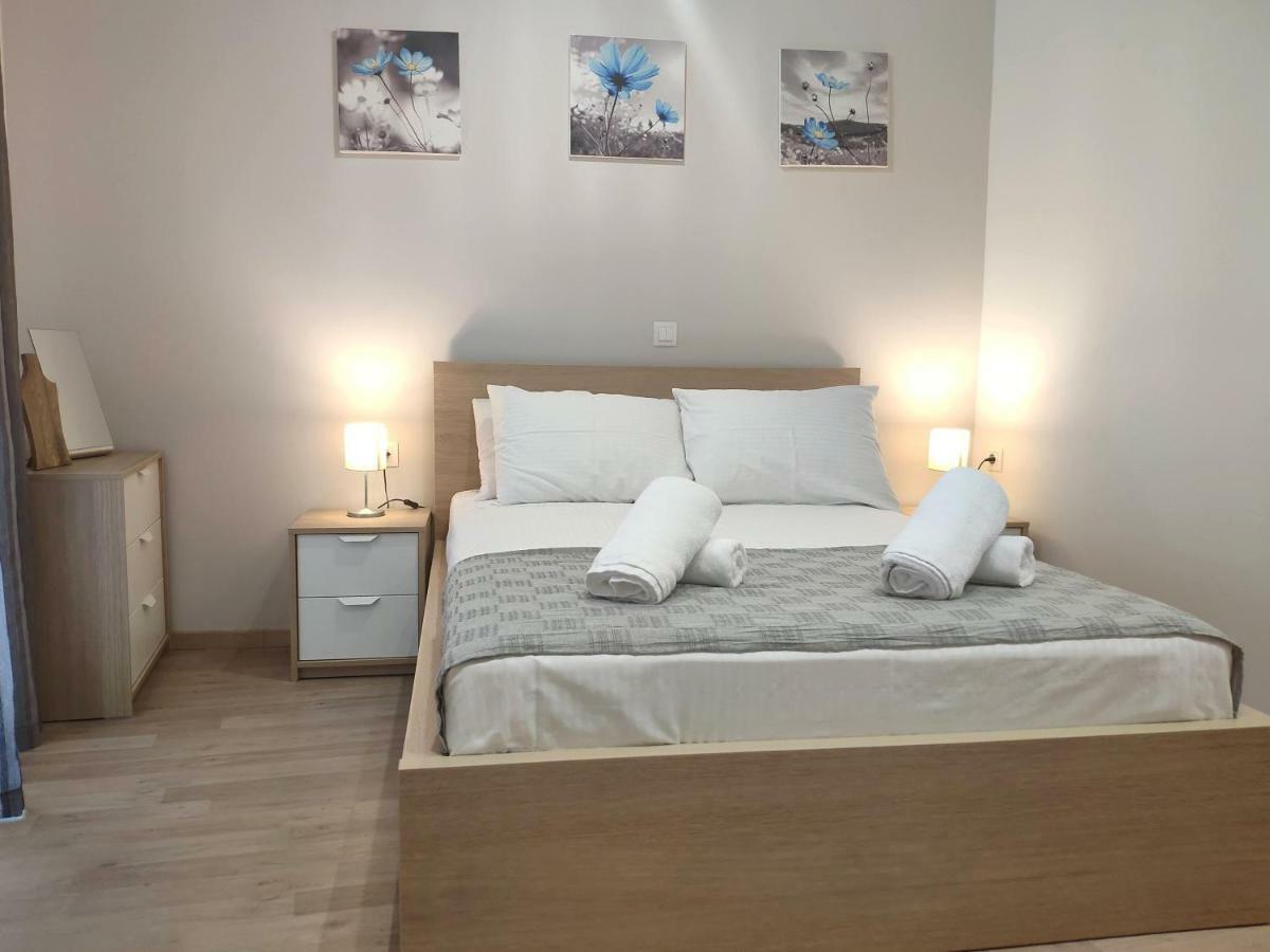 Neva Apartments By The Beach Makrýgialos Esterno foto