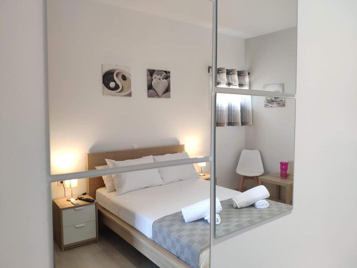 Neva Apartments By The Beach Makrýgialos Esterno foto